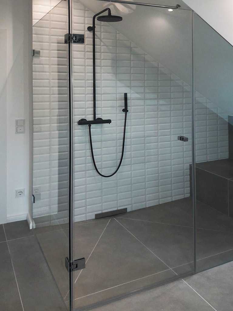 Einfamilienhaus: der Grundriss, die Farben, die Beleuchtung, die Ausstattung der Bäder